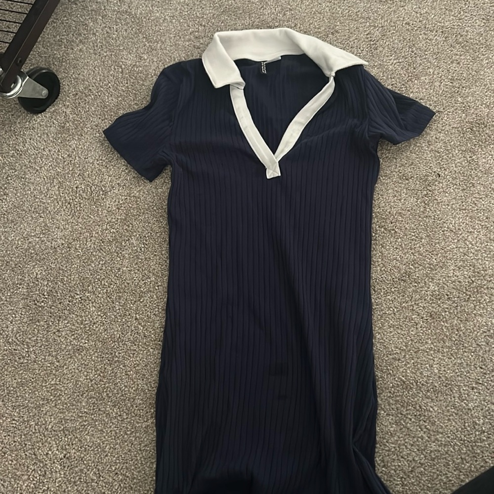 Blue ribbed dress with white collar
